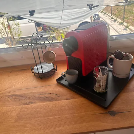 Luka Tiny Haus Mit Wohnwagen Als Eine Einheit