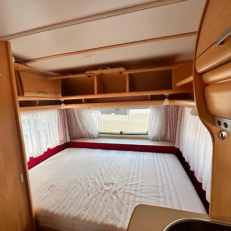 Luka Tiny Haus Mit Wohnwagen Als Eine Einheit Любач
